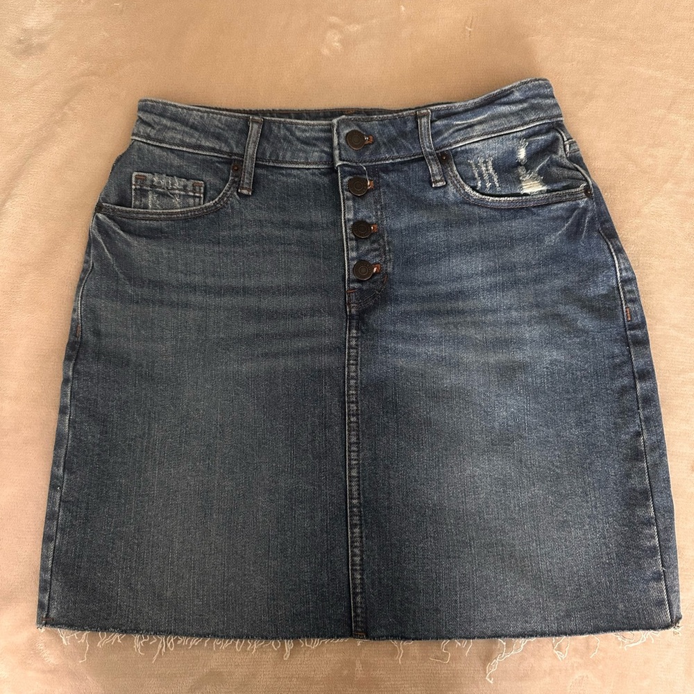 Old navy denim skirt, size 6, new never worn